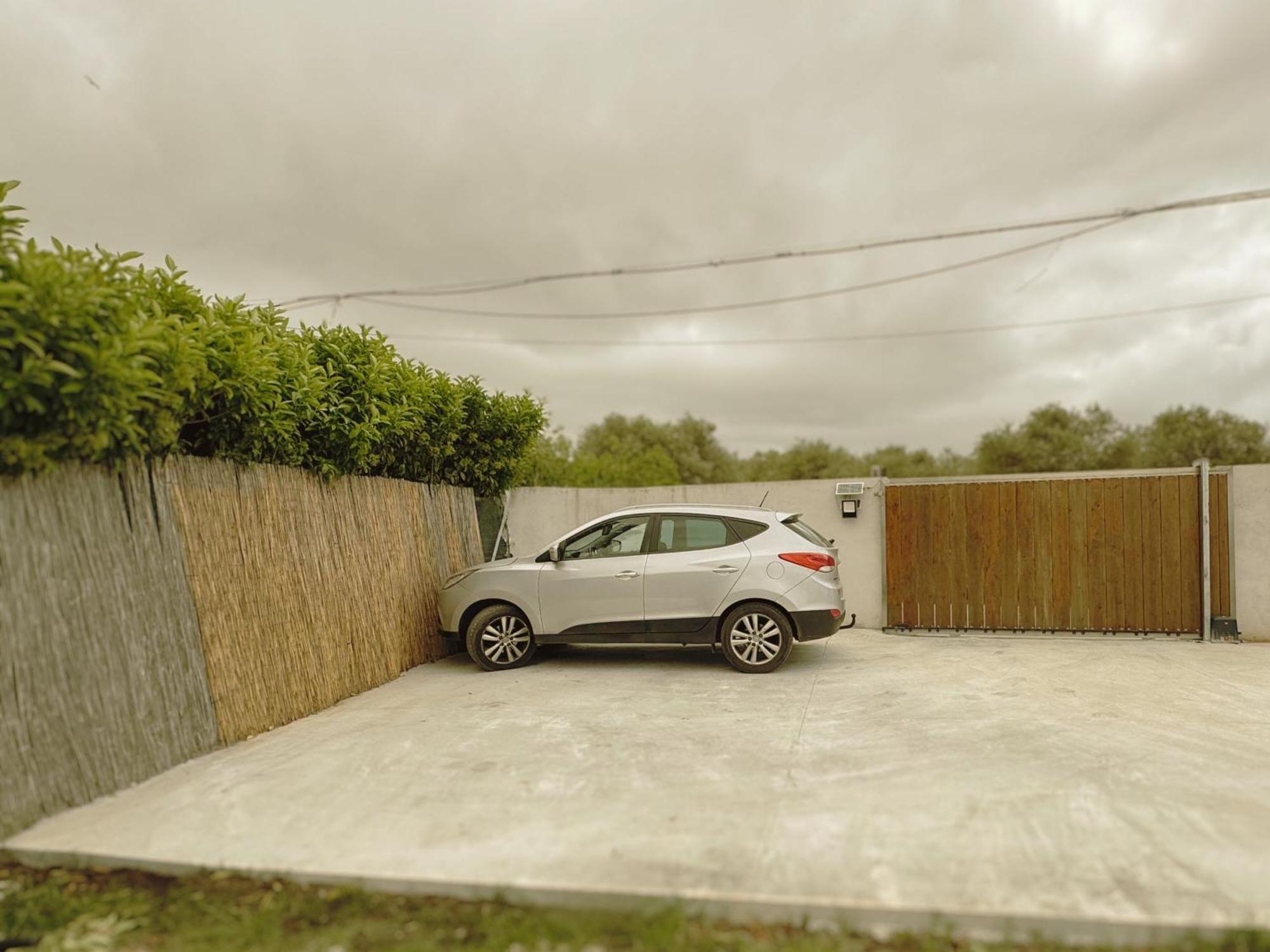 Algherolux -Free Secure Gated Parking For Cars And Motorbikes Exterior foto